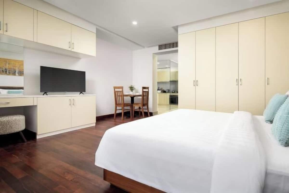 Desk, laptop workspace, free WiFi, bed sheets