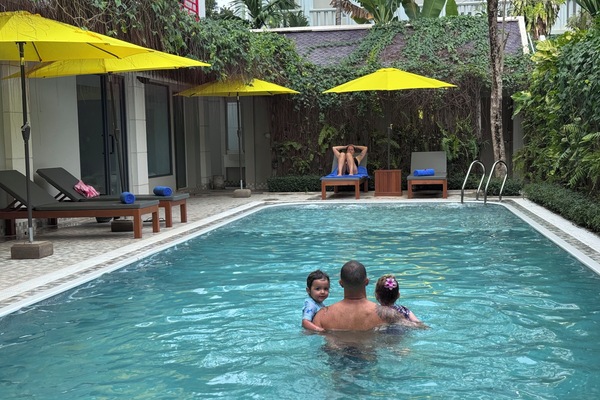 Outdoor pool, pool umbrellas, sun loungers