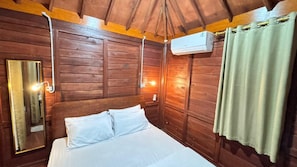 Nhà Duplex phong cách cổ điển, quang cảnh núi | 1 phòng ngủ, bàn, truy cập Internet không dây miễn phí, bộ trải giường 
