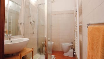 Apartment, Balcony | Bathroom