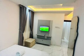 1 bedroom, iron/ironing board, WiFi, bed sheets