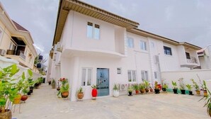 Unclassified image, 3 of 30, button - 1Bed&Parlour(B2) @ Lekki PH 1.24/7 Pwr By NgoZiLivin

 (Lekki)