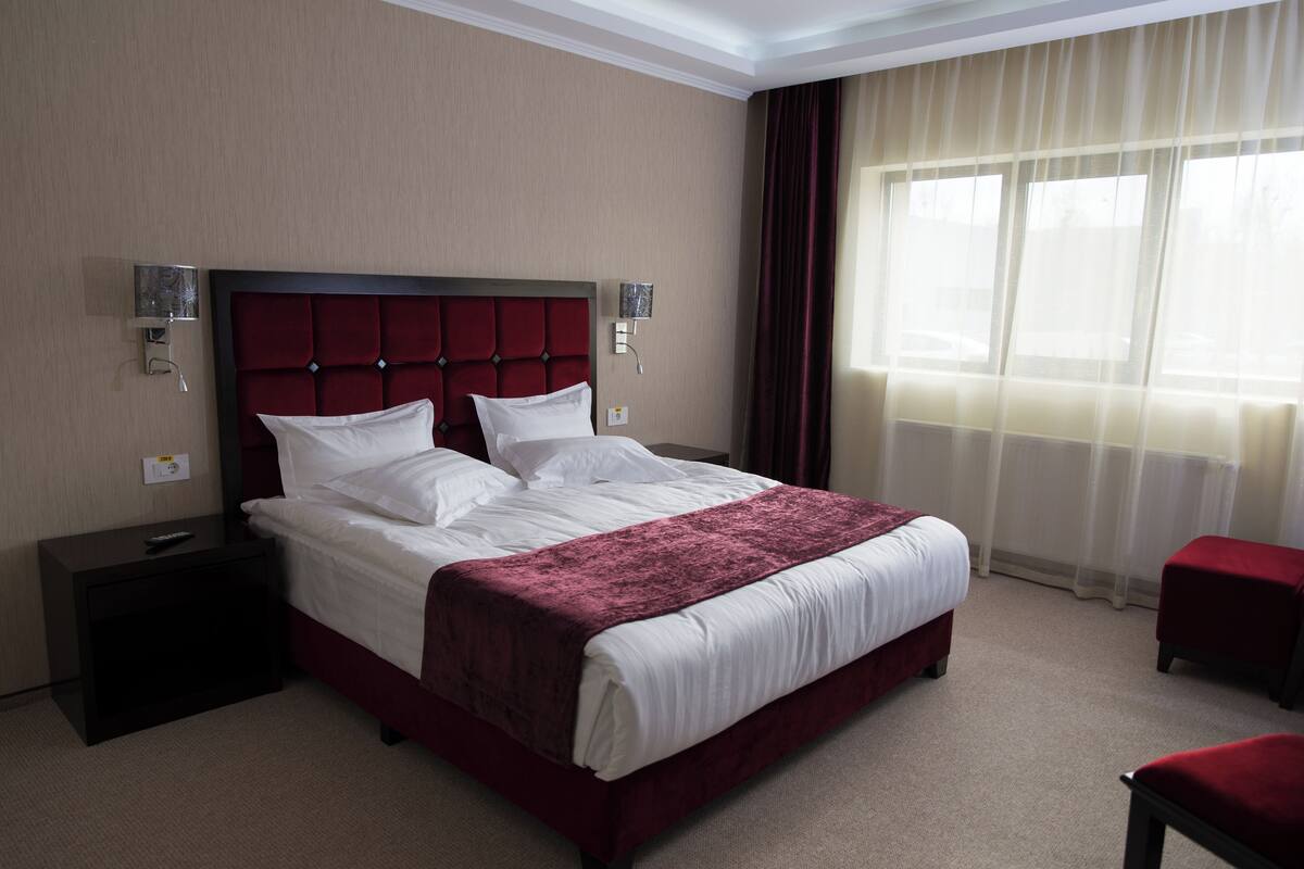 Deluxe Double Room, Garden View | In-room safe, desk, laptop workspace, soundproofing