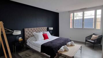 2 slaapkamers, een strijkplank/strijkijzer, gratis wifi, beddengoed