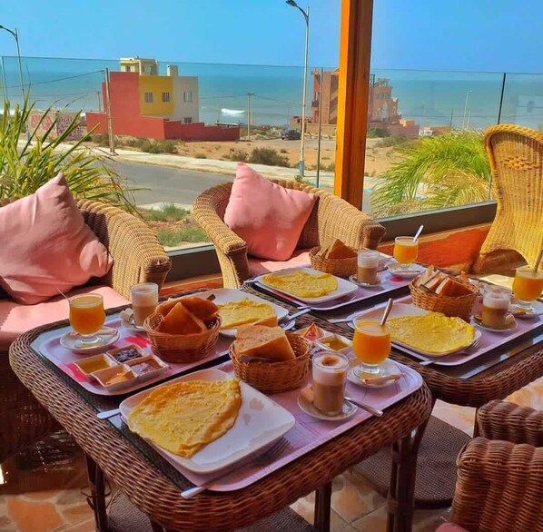 Restaurant - golden twilight (Imsouane)