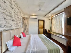 Room - Hotel Janaki - near Ghats & Temples (Varanasi)