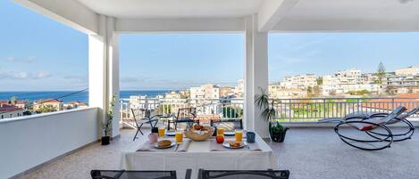 2 عدّة غرف نوم ومكتب