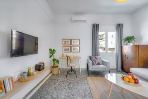 Apartment, Smoking | 2 bedrooms, desk