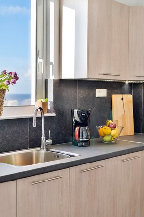 Apartment, Smoking | 2 bedrooms, desk