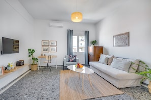 Apartment, Smoking | 2 bedrooms, desk