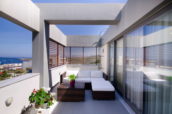 Apartment, Smoking