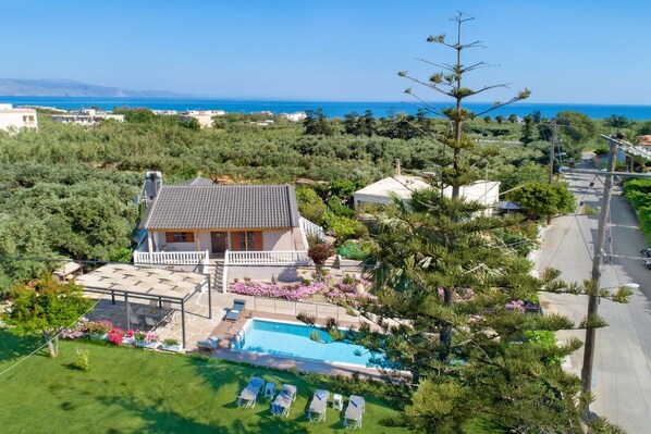 4 bedrooms, desk - Santy Villa - Gerani (Platanias)