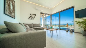 Villa, Smoking | 4 bedrooms, desk