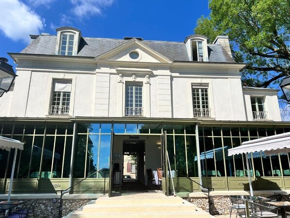 Exterior - IL MAESTRO - HOTEL RESTAURANT DU CHATEAU (Ecouen)