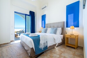 2 bedrooms, desk - Beach House Kalamaki Steps Away From the Beach (Chania)