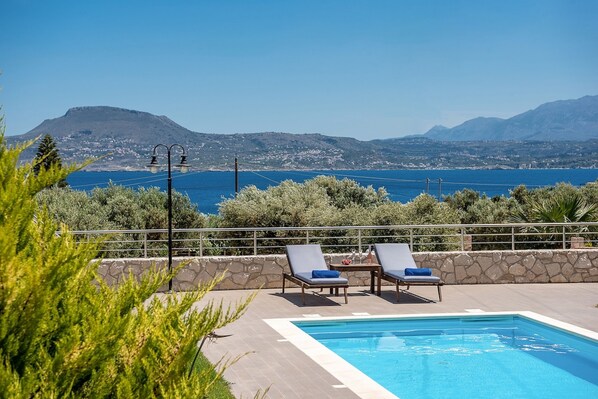 Villa, fumeurs | 10 chambres