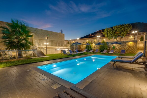 Villa, fumatori | 10 camere