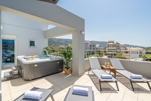 4 bedrooms - Villa Isabella Luxury Living Rooftop Jacuzzi (Chania)
