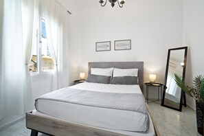 1 bedroom, desk - Elie s House Next to the Beach (Chania)