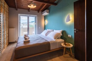 3 bedrooms, desk - Alpha Delight Apartment 3 Bedroom (Chania)