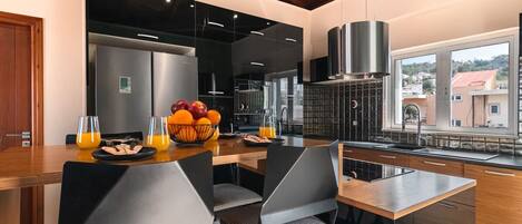 公寓 | 3 多间卧室、办公桌