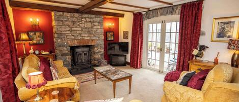 TV, lareira, escritórios