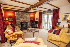 TV, fireplace, offices - Hall House  3 Bedroom House St Florence (Saint Florence)