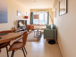 Dining - Apartment on the Dike in Ostend Center (Ostend)