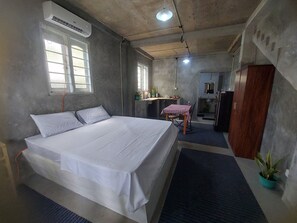 2 bedrooms, iron/ironing board, WiFi, bed sheets - Charming 2-bedroom house 700 m to beach with AC, WiFi in welcoming Ahangama (Ahangama)