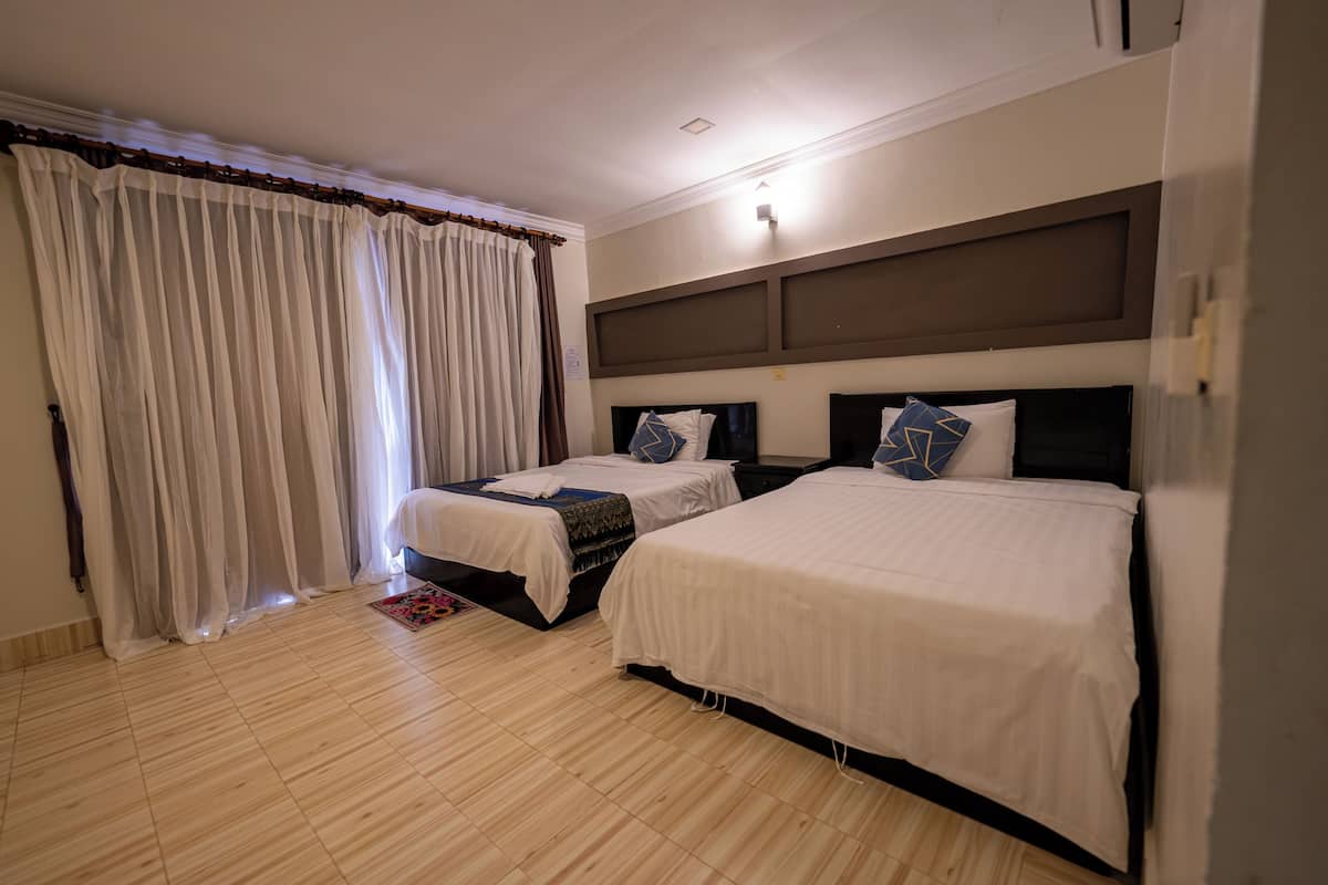 Escritorio, wifi gratis y ropa de cama