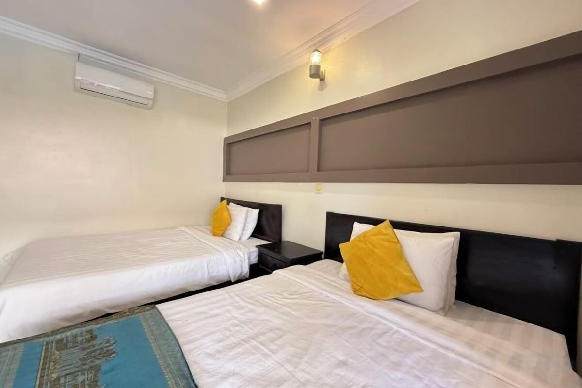 Escritorio, wifi gratis, ropa de cama