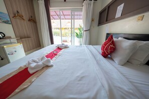 Habitación doble estándar, 1 cama King size, vista a la alberca | Vista desde la habitación