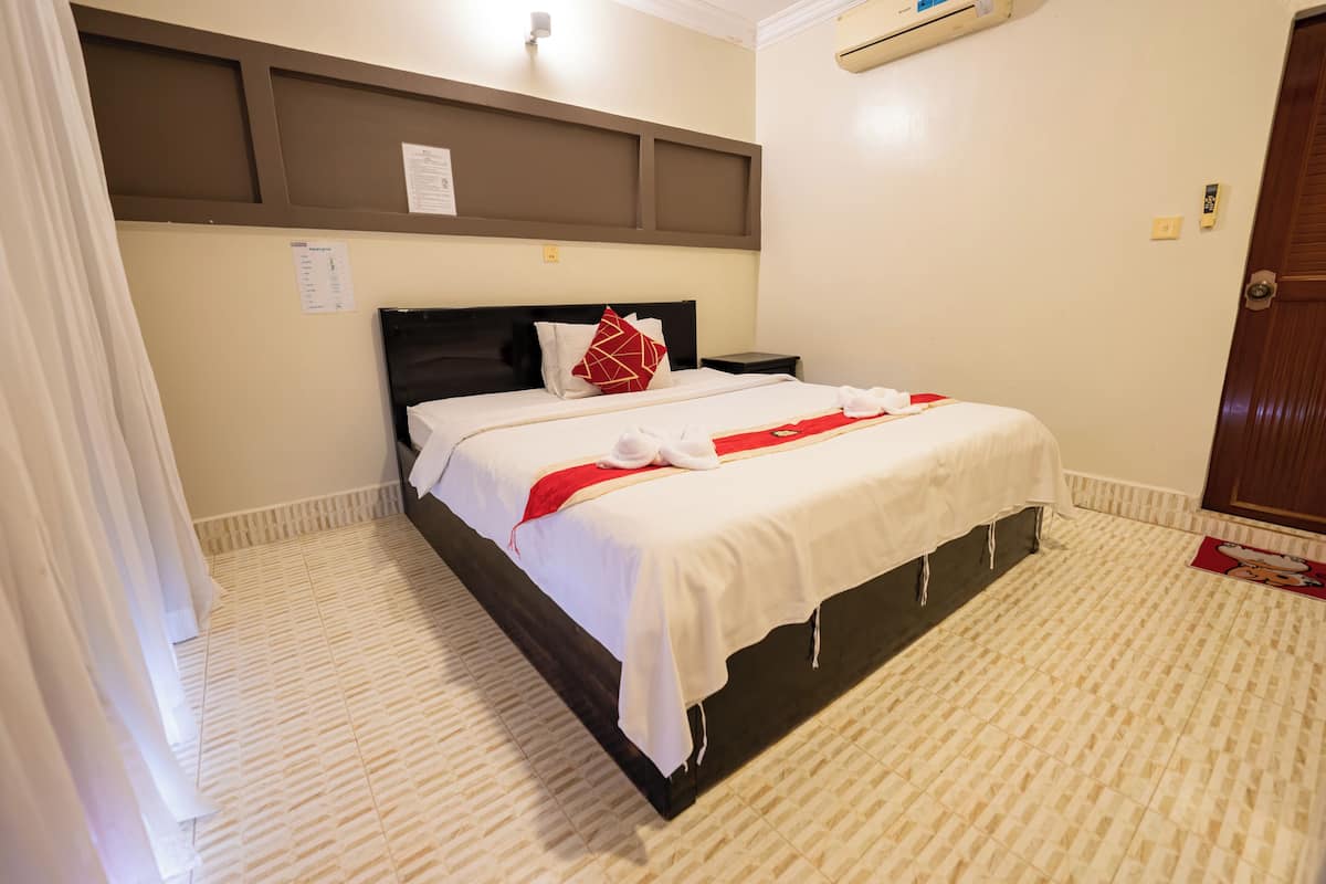 Escritorio, wifi gratis y ropa de cama