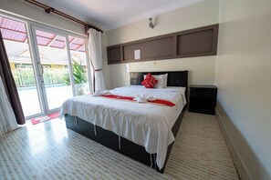 Standard Double Room, 1 King Bed, Pool View | Desk, free WiFi, bed sheets - Hello Kampot Resort (Kampot)