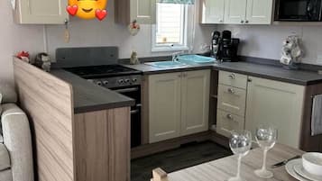 Kabin | Dapur pribadi | Lemari es, microwave, oven, dan kompor