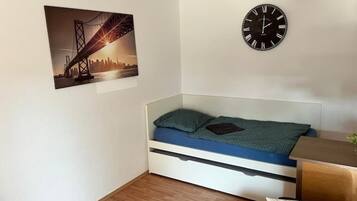 1 bedroom, WiFi, bed sheets