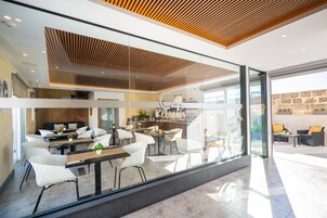 Daily buffet breakfast for a fee