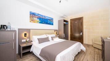 Double Room | In-room safe, desk, free WiFi, bed sheets