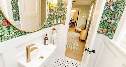 Newly renovated in DTA w parking