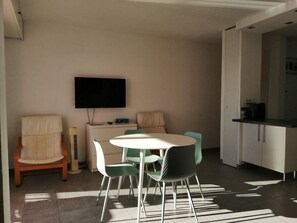 Dining - Studio + bunkbed apartment / Centre Port (CAP D'AGDE)