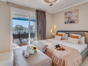 4 bedrooms, free WiFi, bed sheets