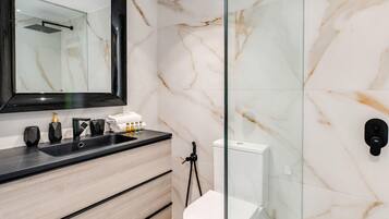 Sèche-cheveux, serviettes fournies