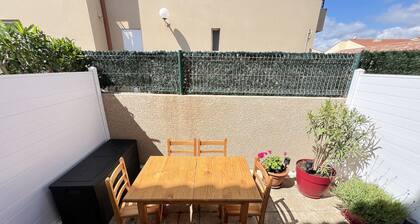 Pavillon 50m vom Strand mit Parkplatz und Klimaanlage für 4 Personen
