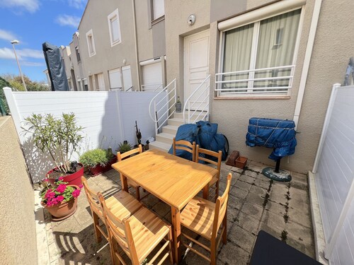 Pavillon sécurisé à 50m de la plage avec parking et climatisation, 4 couchages