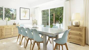 Villa | Dining