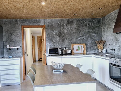 Rural house with private pool, parking and Wi-Fi in the heart of the Ebro Delta