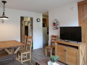 Interior - Ski-in/out apartment, pool access, sleeps 6 (Les Orres)