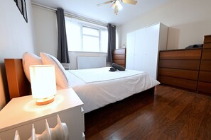 1 chambre, fer et planche à repasser, Wi-Fi gratuit, draps fournis