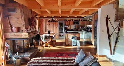 Luxury chalet with fireplace & parking, 5 bedrooms