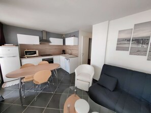 TV - Splendid renovated T3 with pool and parking 100m from sea, 6 pers, terrace, WIFI (Cap d'Agde)